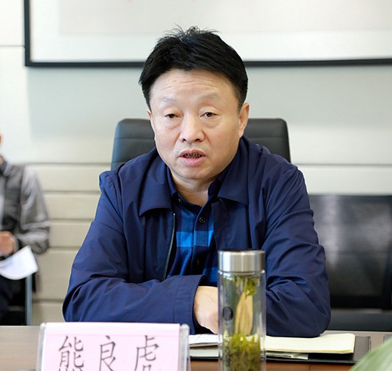 熊良虎在听取水环境公司专题汇报时强调：咬定指标、坚定信心，以决战决胜姿势完玉成年经营工作