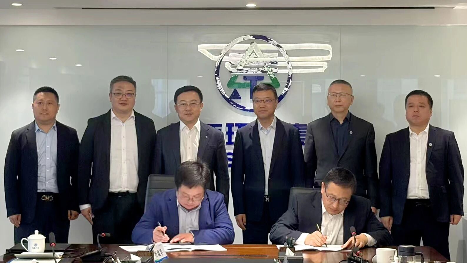 陕西公海彩船6600集团与上海电气输配电集团座谈互换 陕西公海彩船6600集团与上海电气输配电集团座谈互换